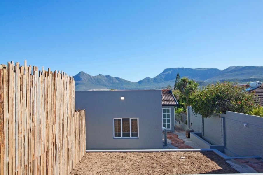 To Let 3 Bedroom Property for Rent in Sunnydale Western Cape
